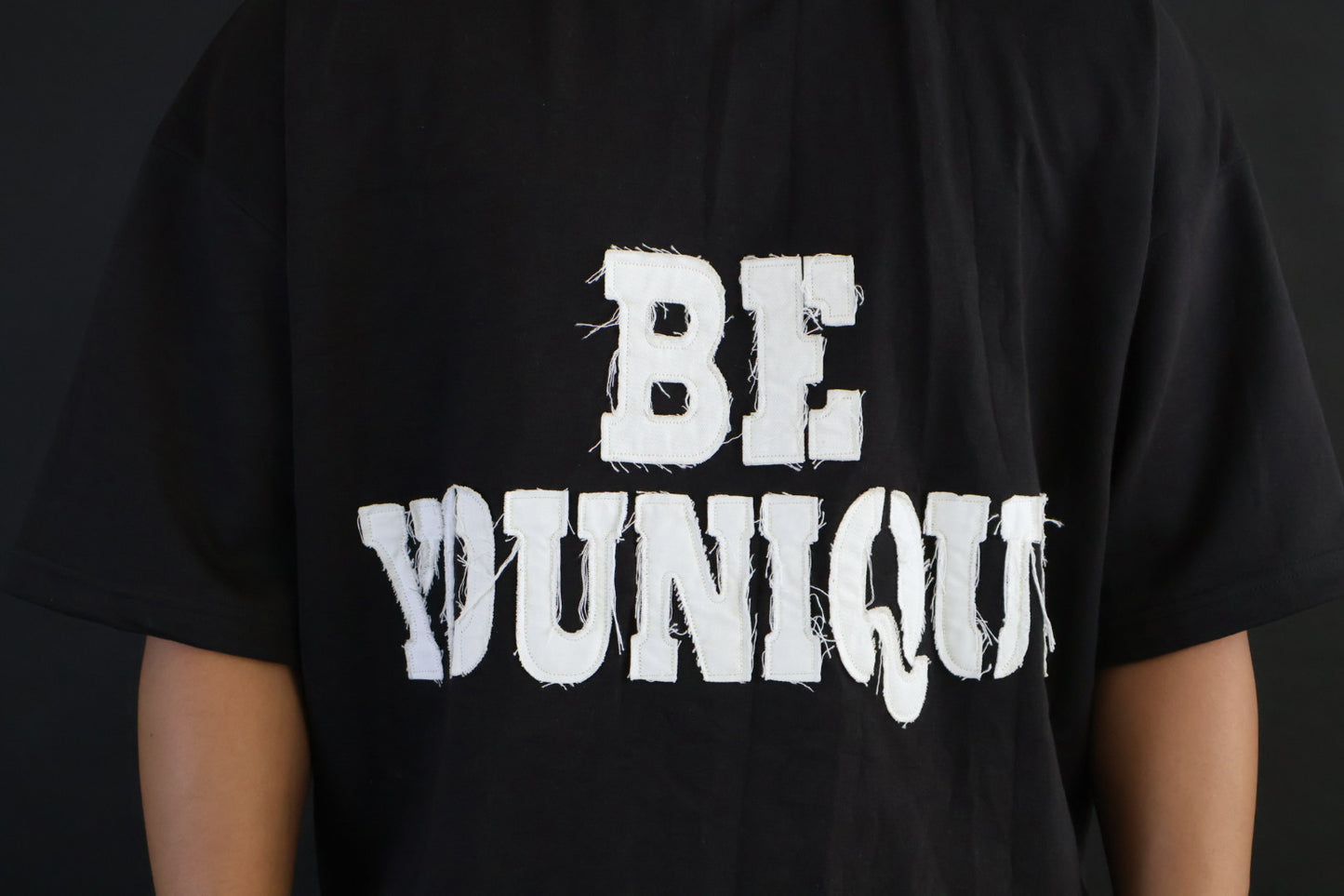 Be Younique Shirt - Box fit