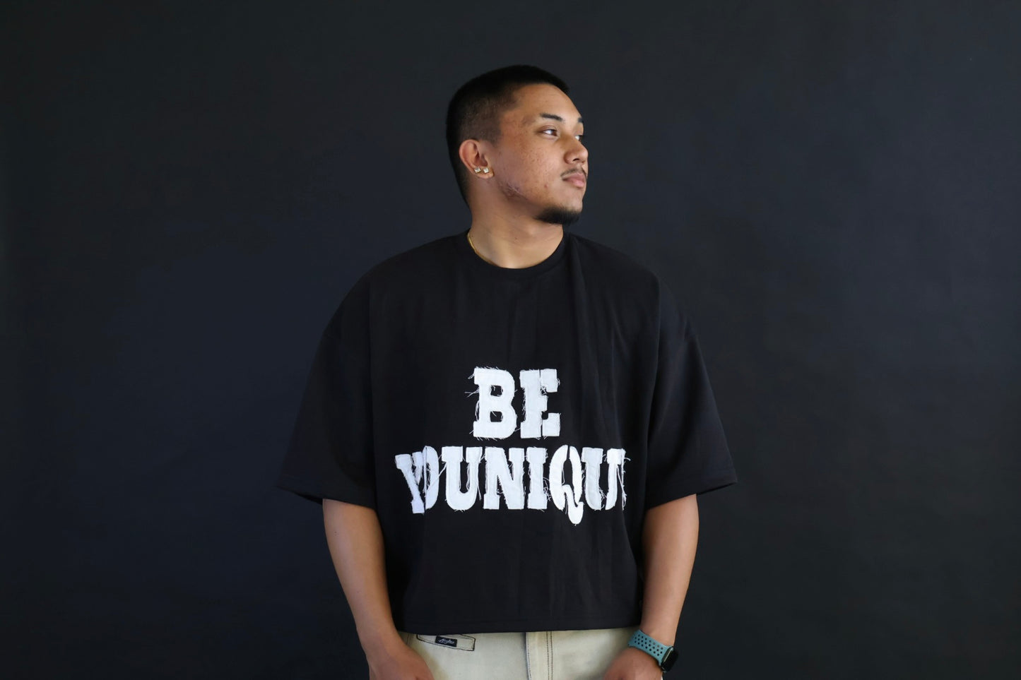 Be Younique Shirt - Box fit