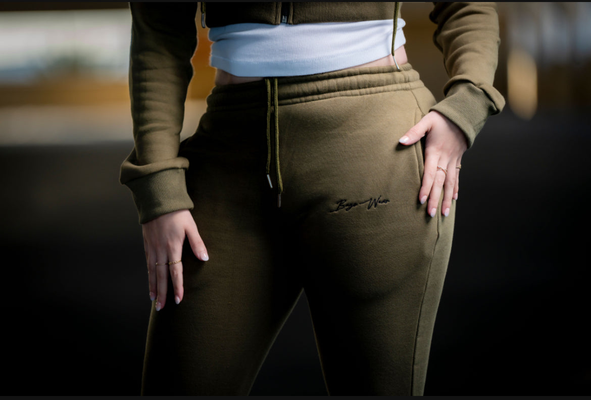 Women’s fleece sweat pants