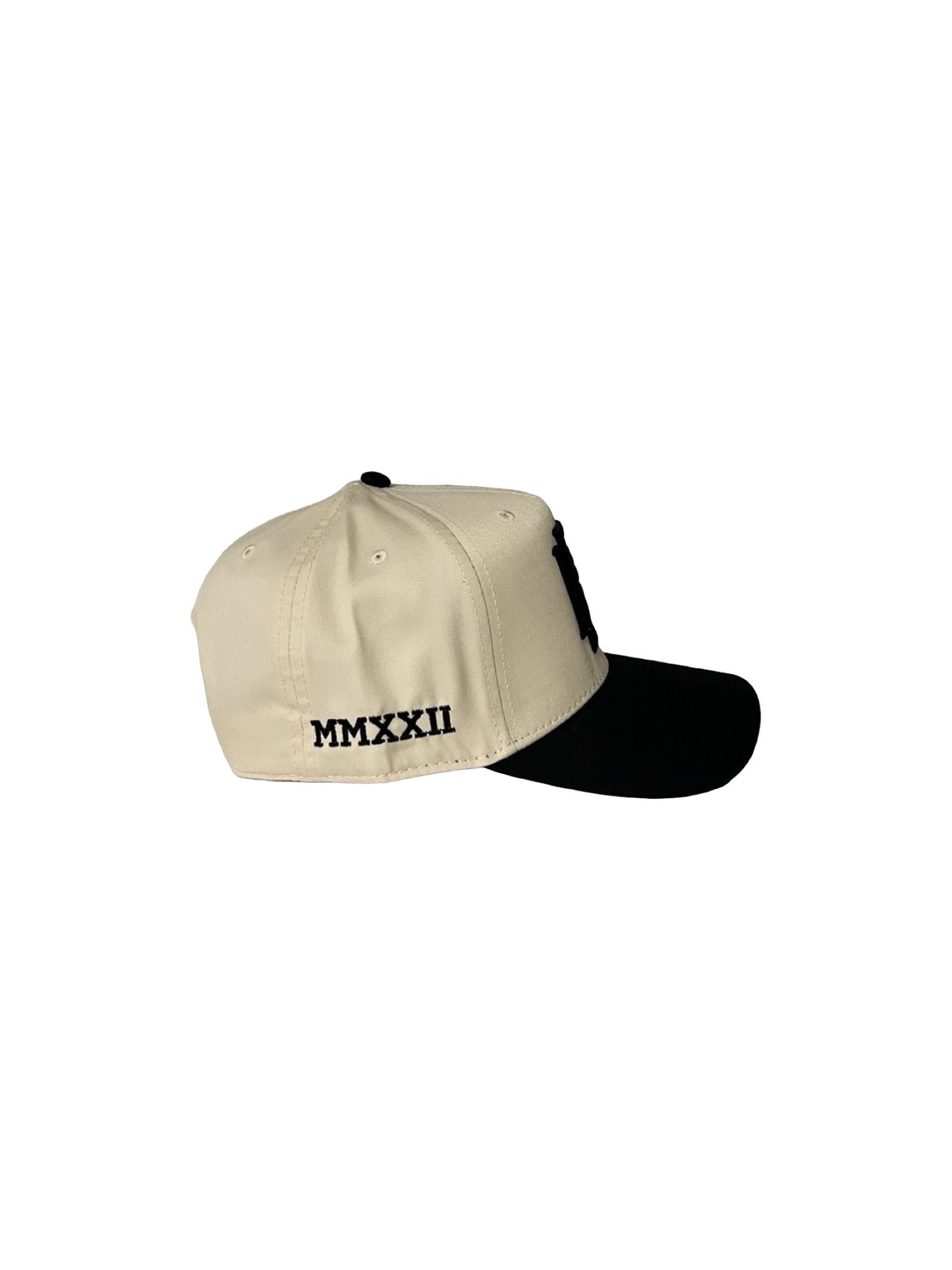 Snap back hat - Cream/ Black