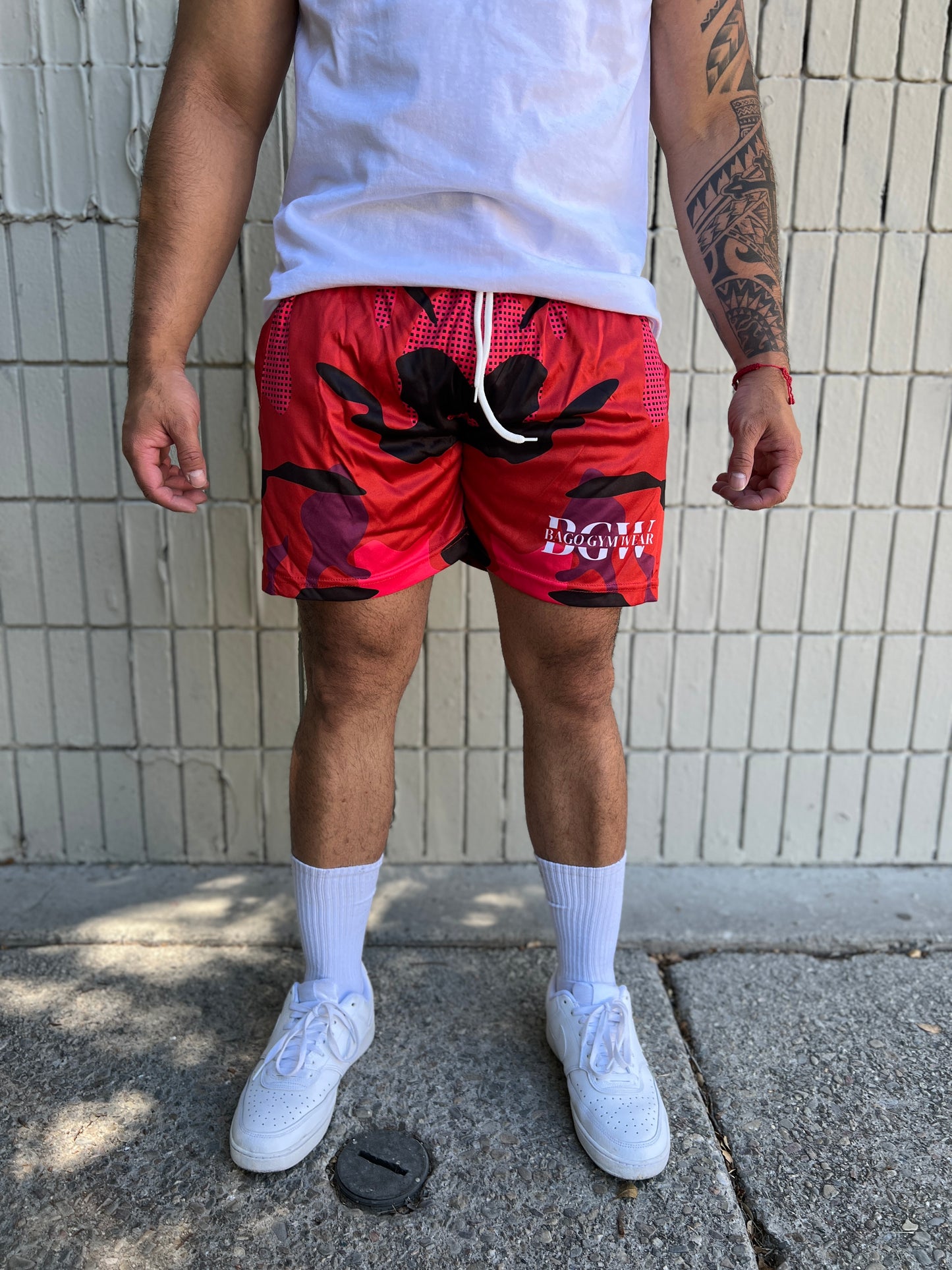 5 inch seam shorts color red/black